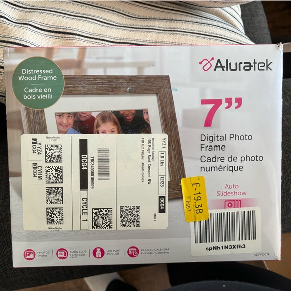 7” digital photo frame - Picture 2 of 2